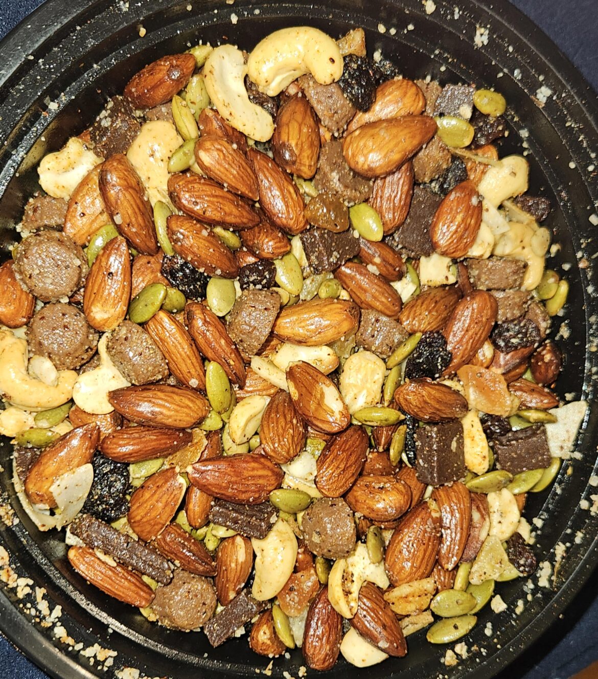 Multi kinds of nuts and fruits (look at description)