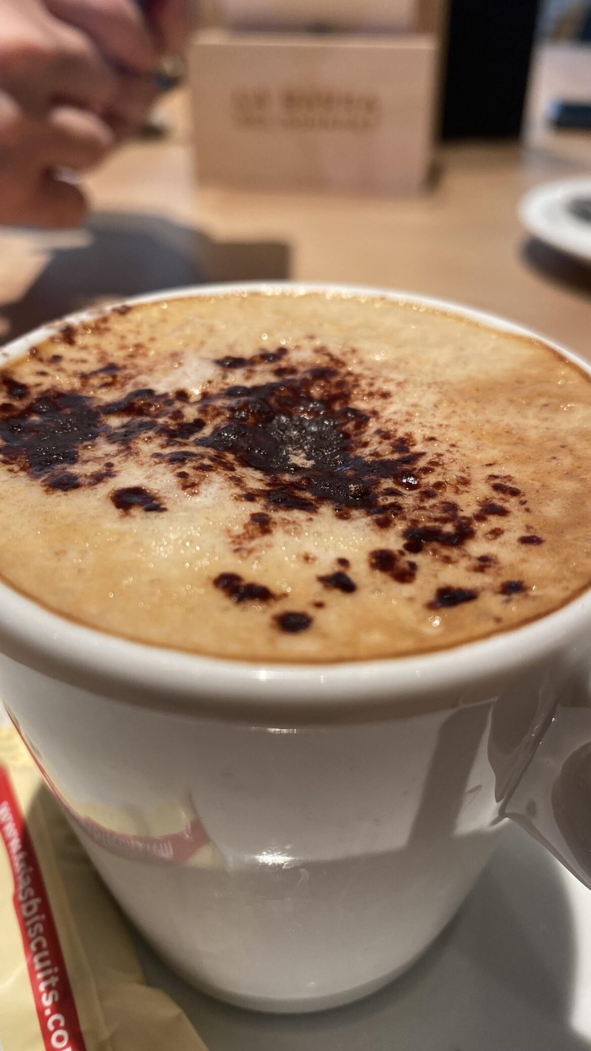 Café al mejor estilo español, siempre preguntan qué si lo quieres con canela o cacao