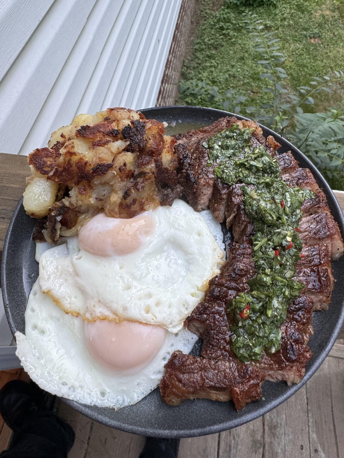 Steak and eggs with hashbrowns