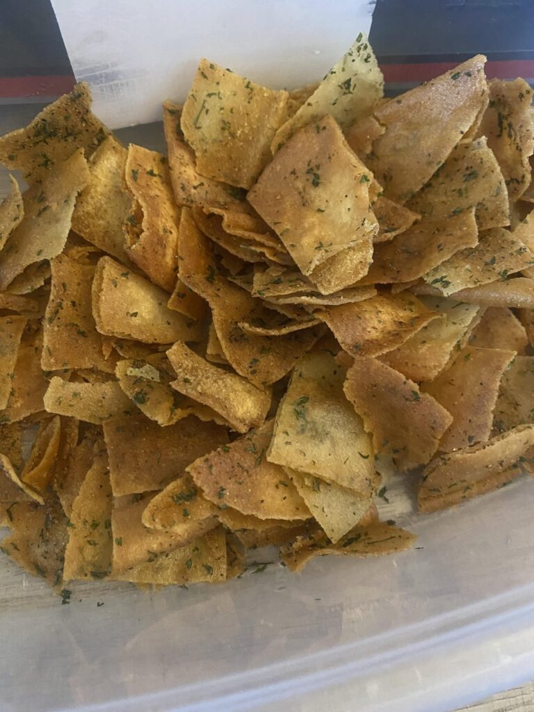 I made parsley pita chips with pita bread. I would like to know how to make a jalapeño flavor chips? Like the second photo, pls 🙏