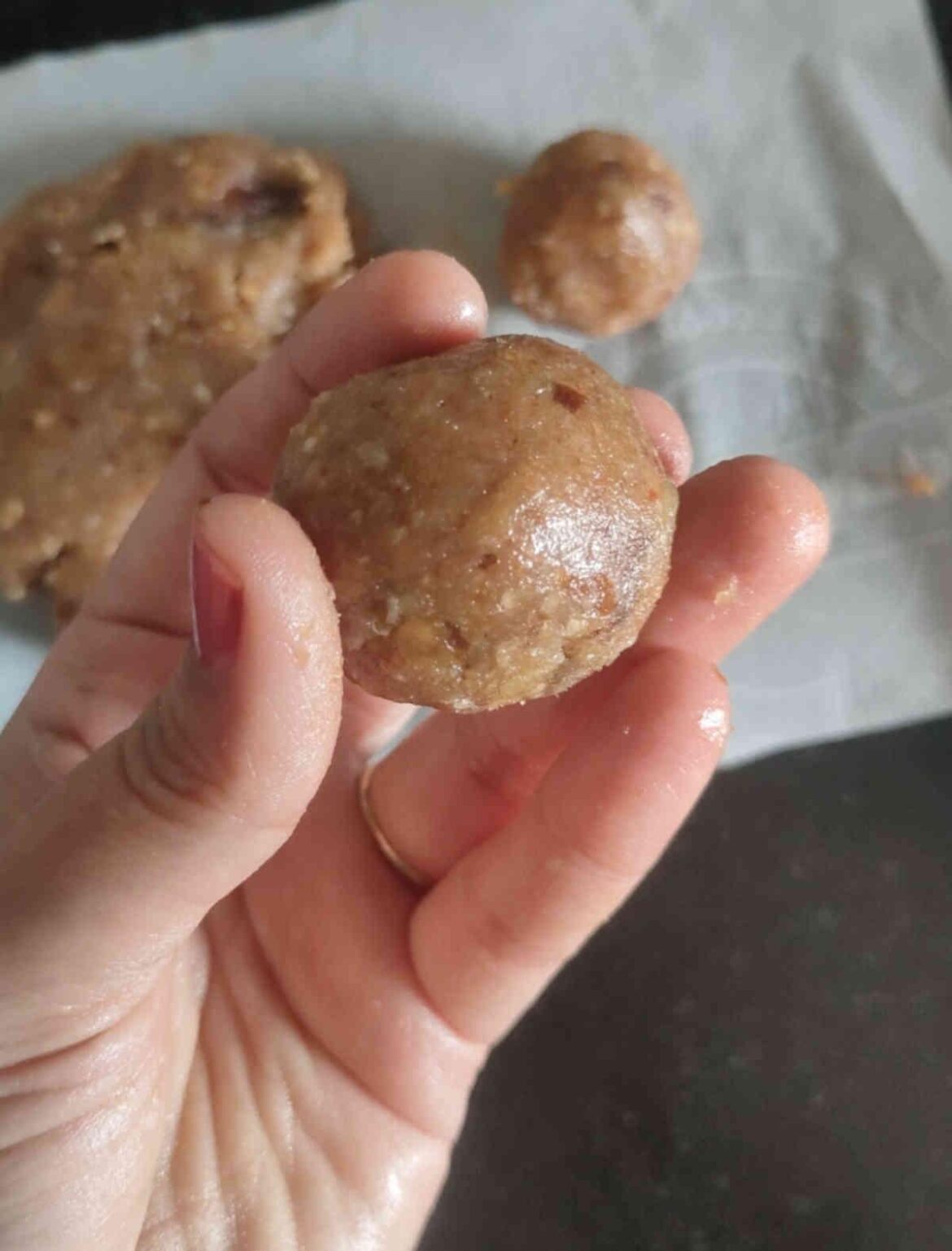 Easy Vegan Energy Balls Recipe- No Bake Granola Balls