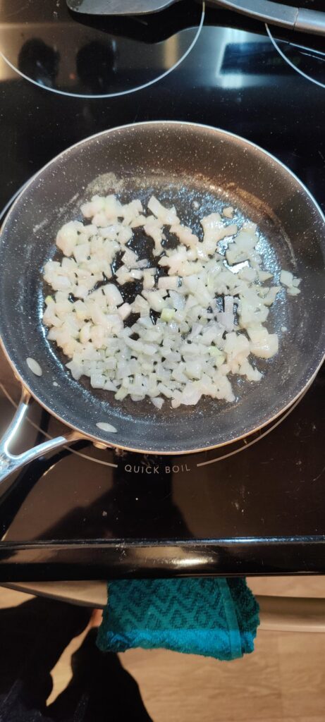 Introducing my husband’s favorite way to eat eggs… ONION eggs! 🧅🍳🧀 Introducing my husband's favorite way to eat eggs... ONION eggs! 🧅🍳🧀