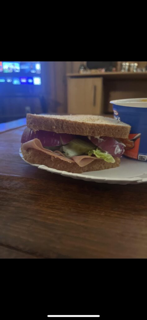 Onion sandwich with ham