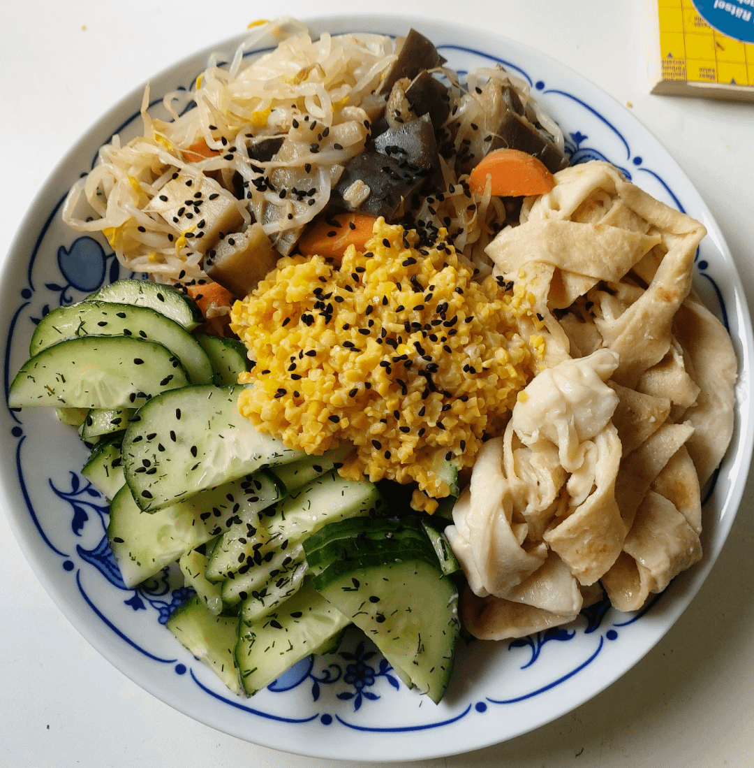 Tortilla noodles, veggies, peanut sauce, cucumber salad and lupin shred