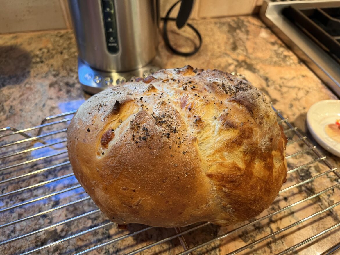 Cheddar and black pepper bread