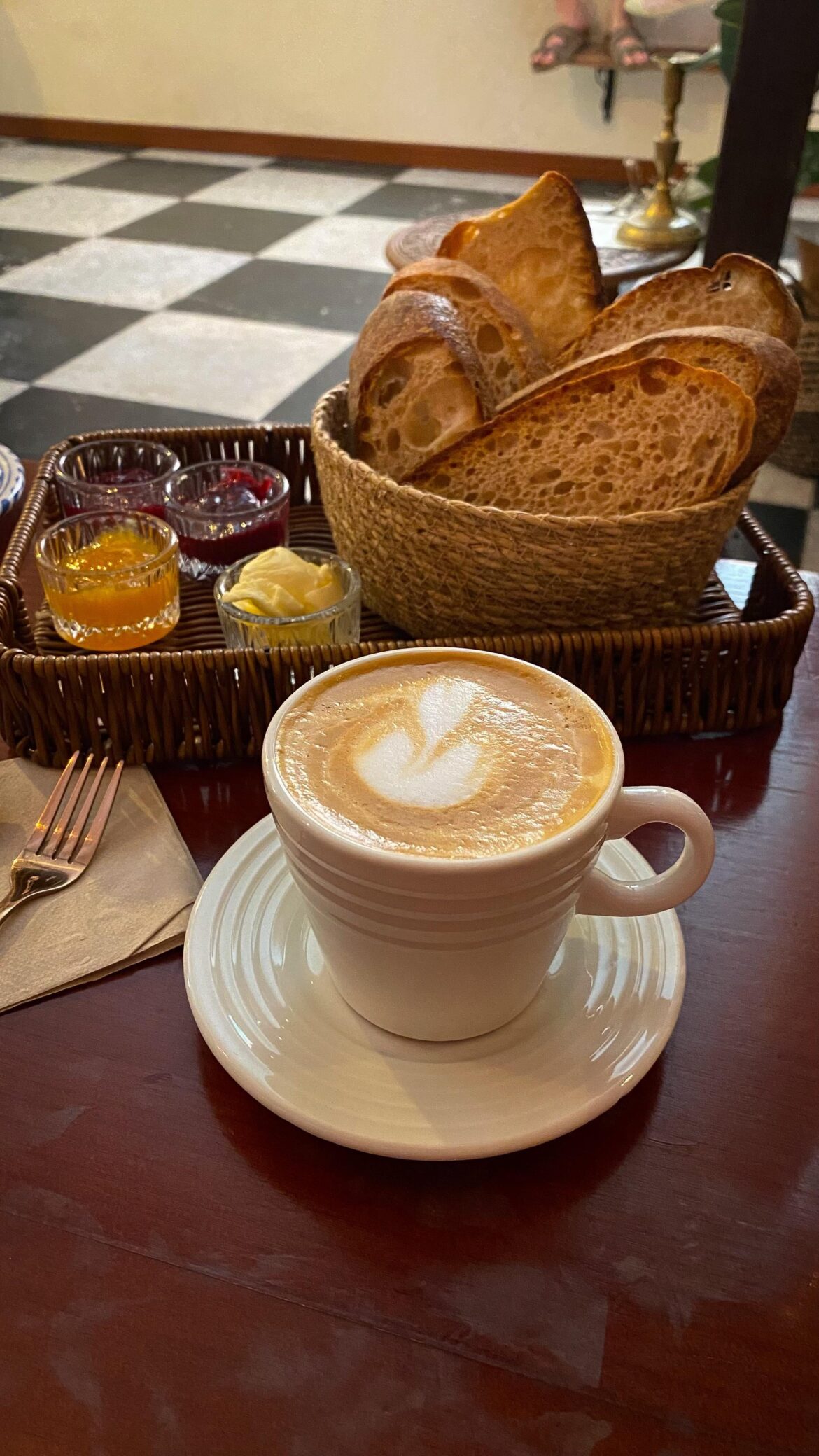 A merendar en Madrid con un #flatwhite 😍