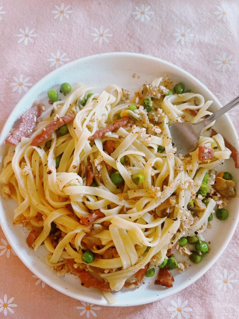 Tonight’s dinner: tinned cockles pasta