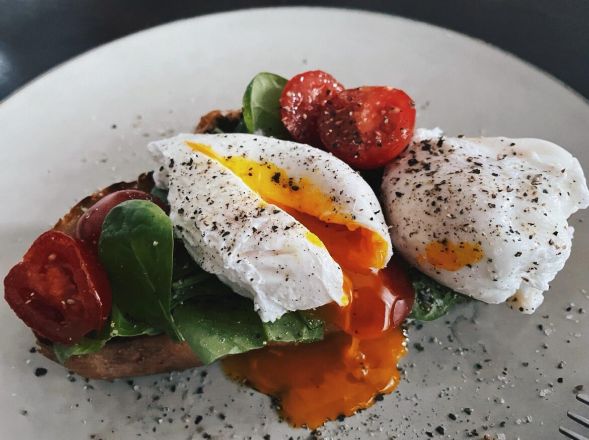 Poached eggs on toasted bread