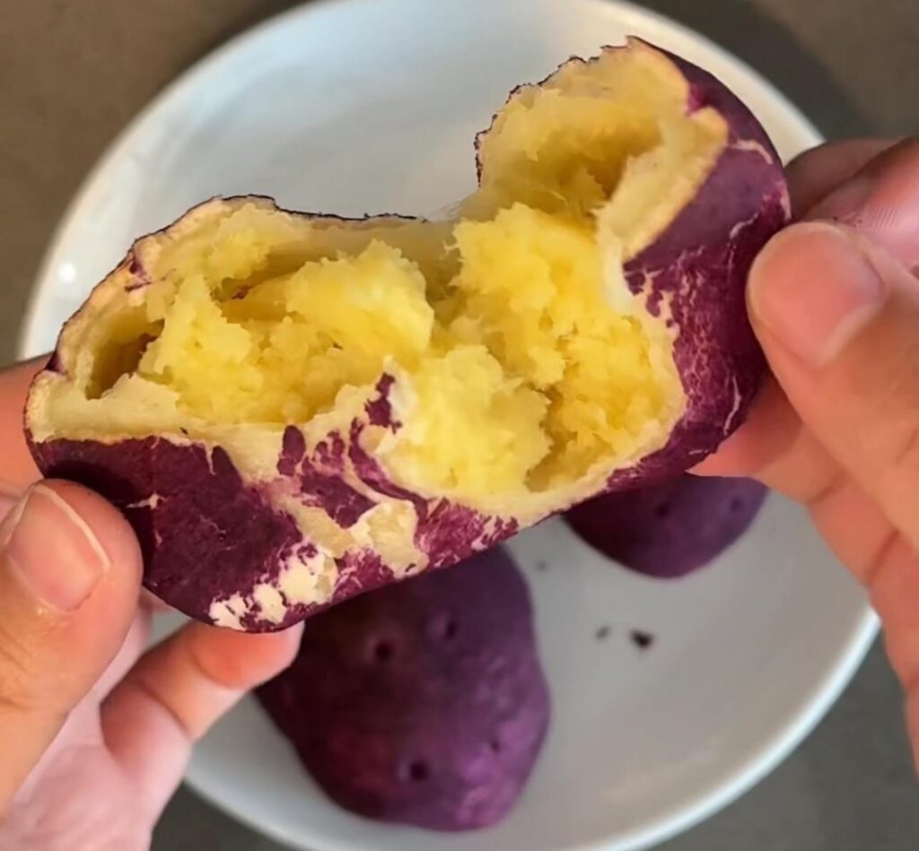 Oh my gosh! This bread looks just like a real sweet potato!