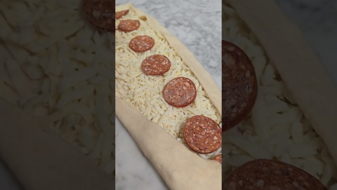 Pide Sucuklu Mozzarellalı Karadeniz Turkish Pide #chefsibelaksu #viral