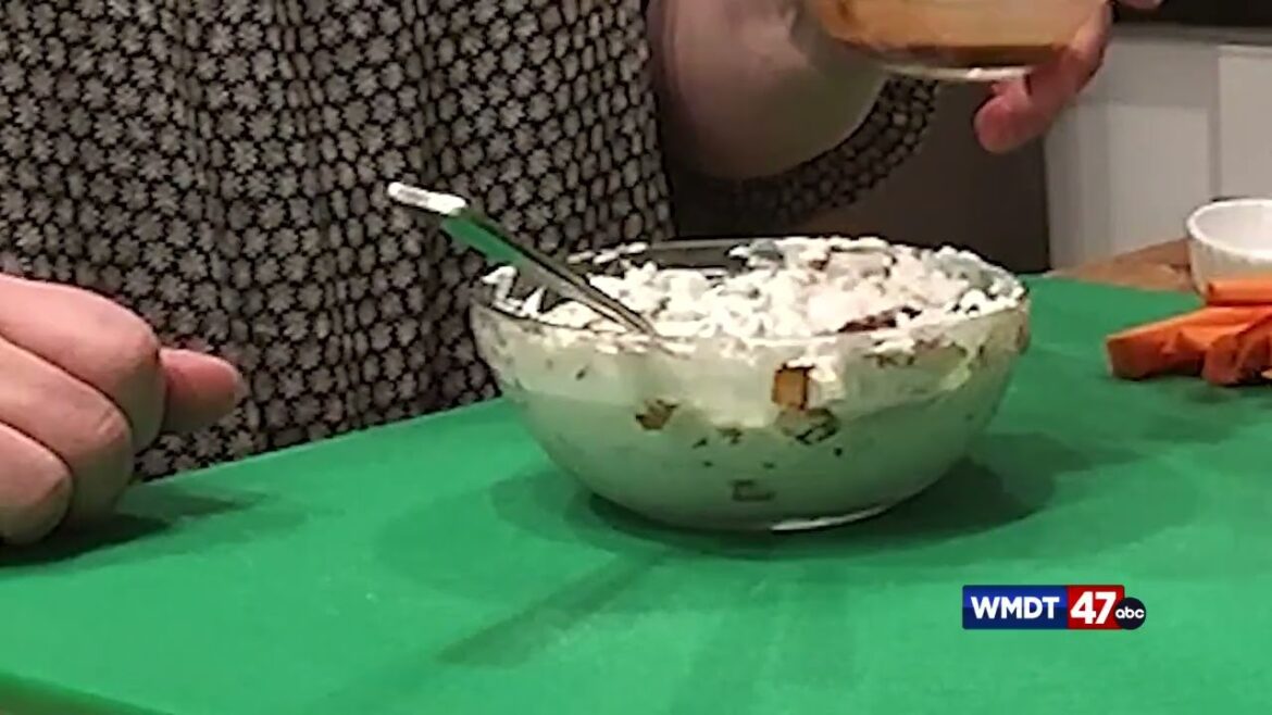 Cooking With Lynn - how to make an easy and yummy greek yogurt onion dip