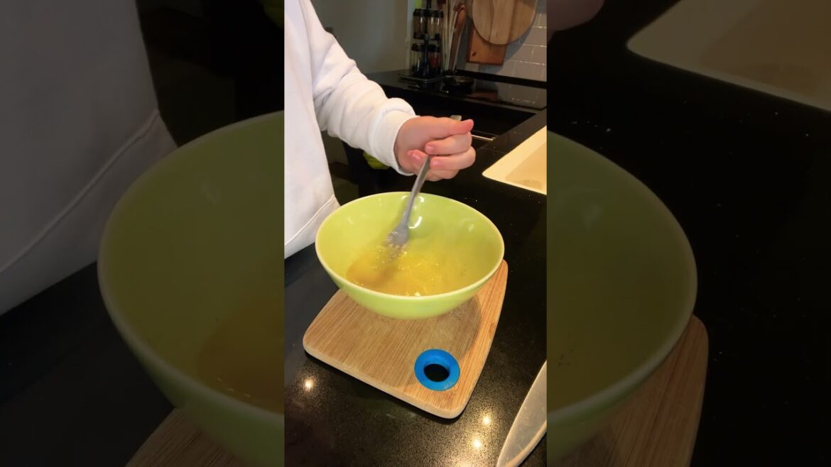 מקושקשת עם סלט ירקות וקוטג׳