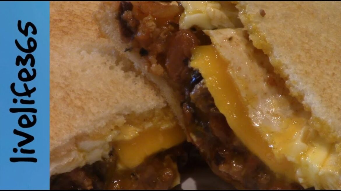 How to…Make a Killer Fried Egg & Chili Sandwich How to...Make a Killer Fried Egg & Chili Sandwich
