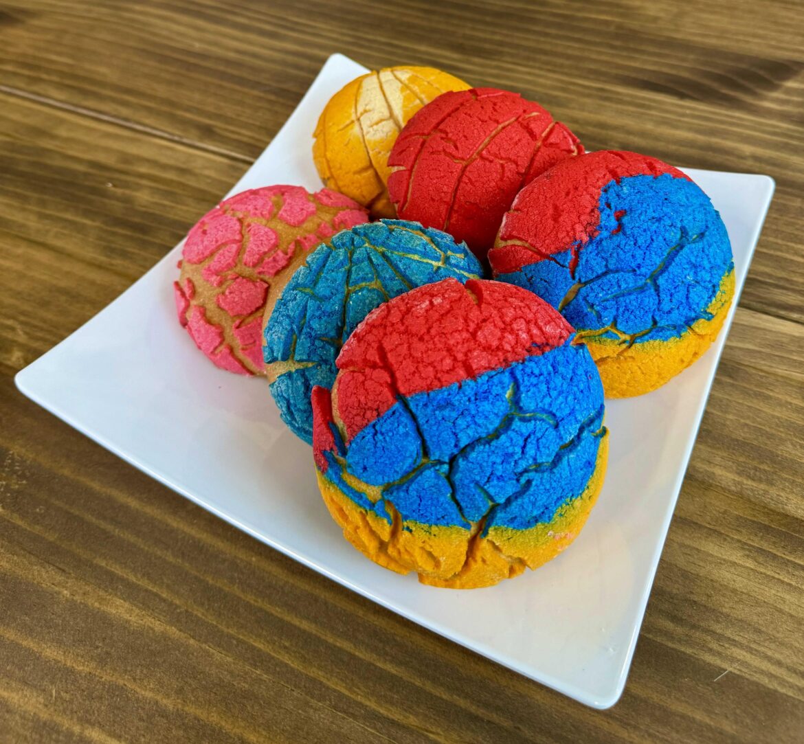 We serve Conchas! We serve Conchas!