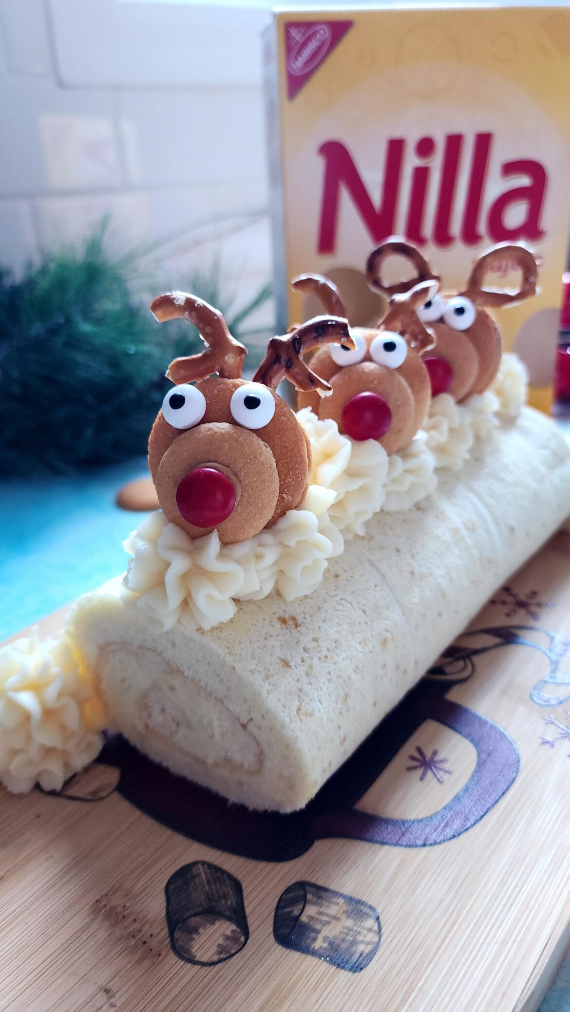 Who's celebrating Christmas in July with me? Let's bake Nilla Wafers Cake Roll!