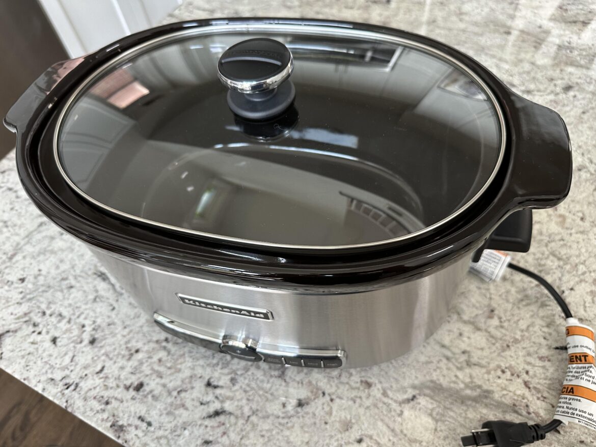 Just purchased the KitchenAid 6-Qt. Slow Cooker. Should the gap be this large with the lid?