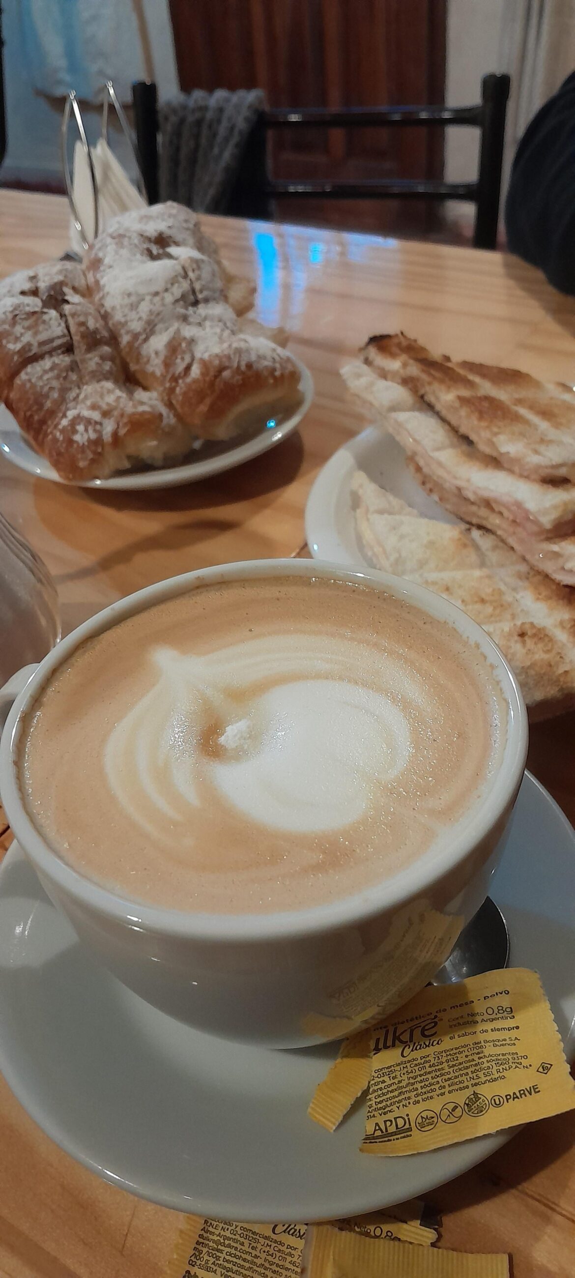 coffee, toast and croissants with dulce de leche, a delight!!! Gussi Cafe 🥰