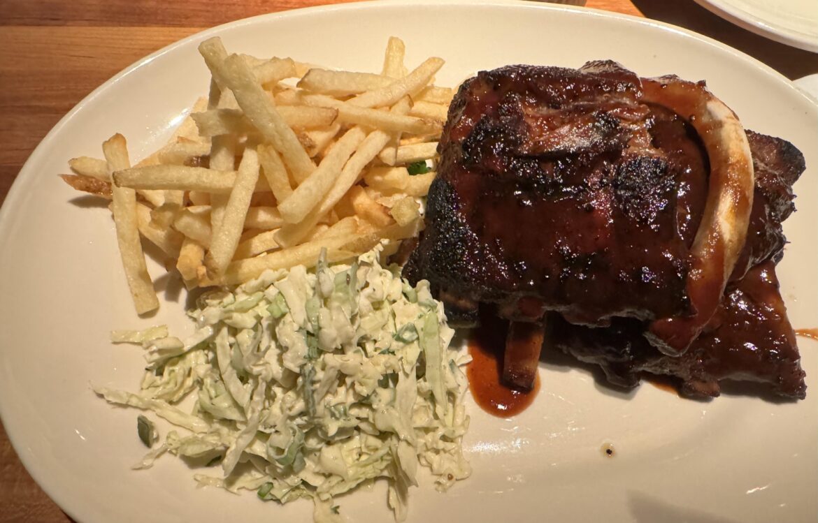 Happy Thursday! Haven’t had BBQ ribs in awhile and thought I’d share this with you. (the pic at least) 😃