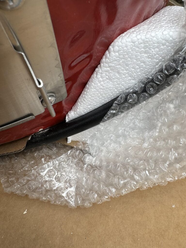 Small damage on the outside and a hairline crack round the firebox groove. Small damage on the outside and a hairline crack round the firebox groove.