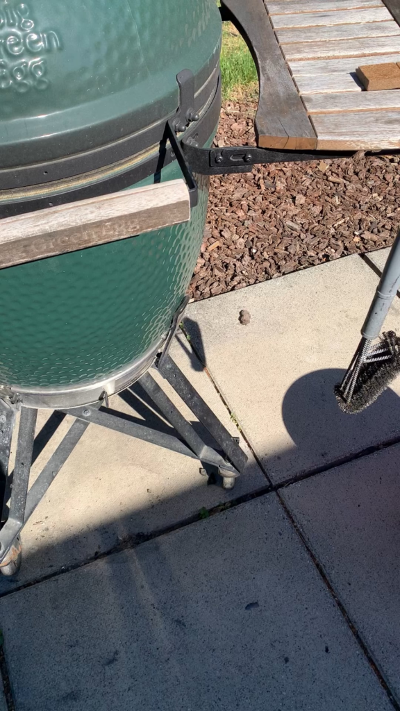 Large BGE shakes when opening and closing lid. Is this normal/is there a solution?