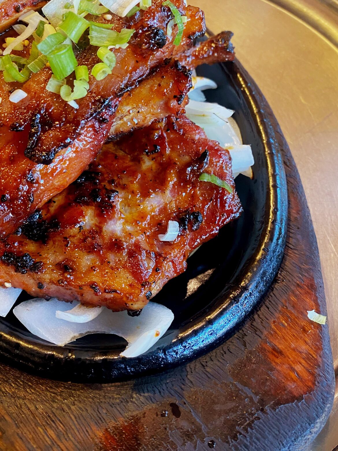 the daeji galbi (pork spare ribs) at ham ji park