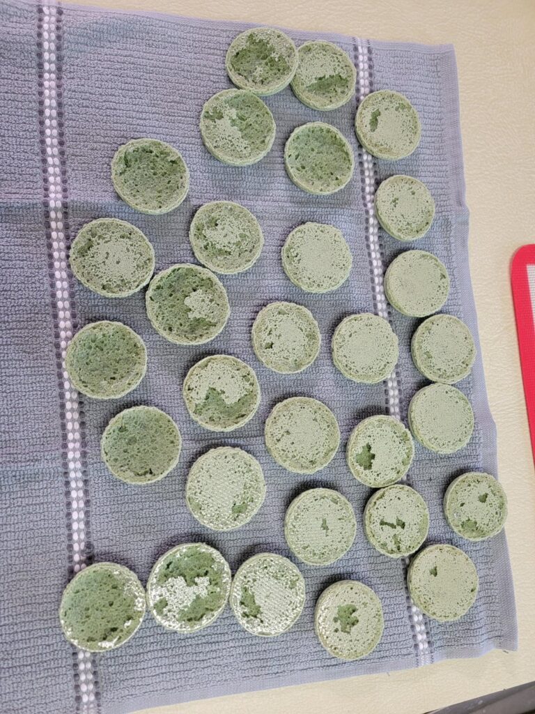 Hollow bottoms in the middle of the pan?