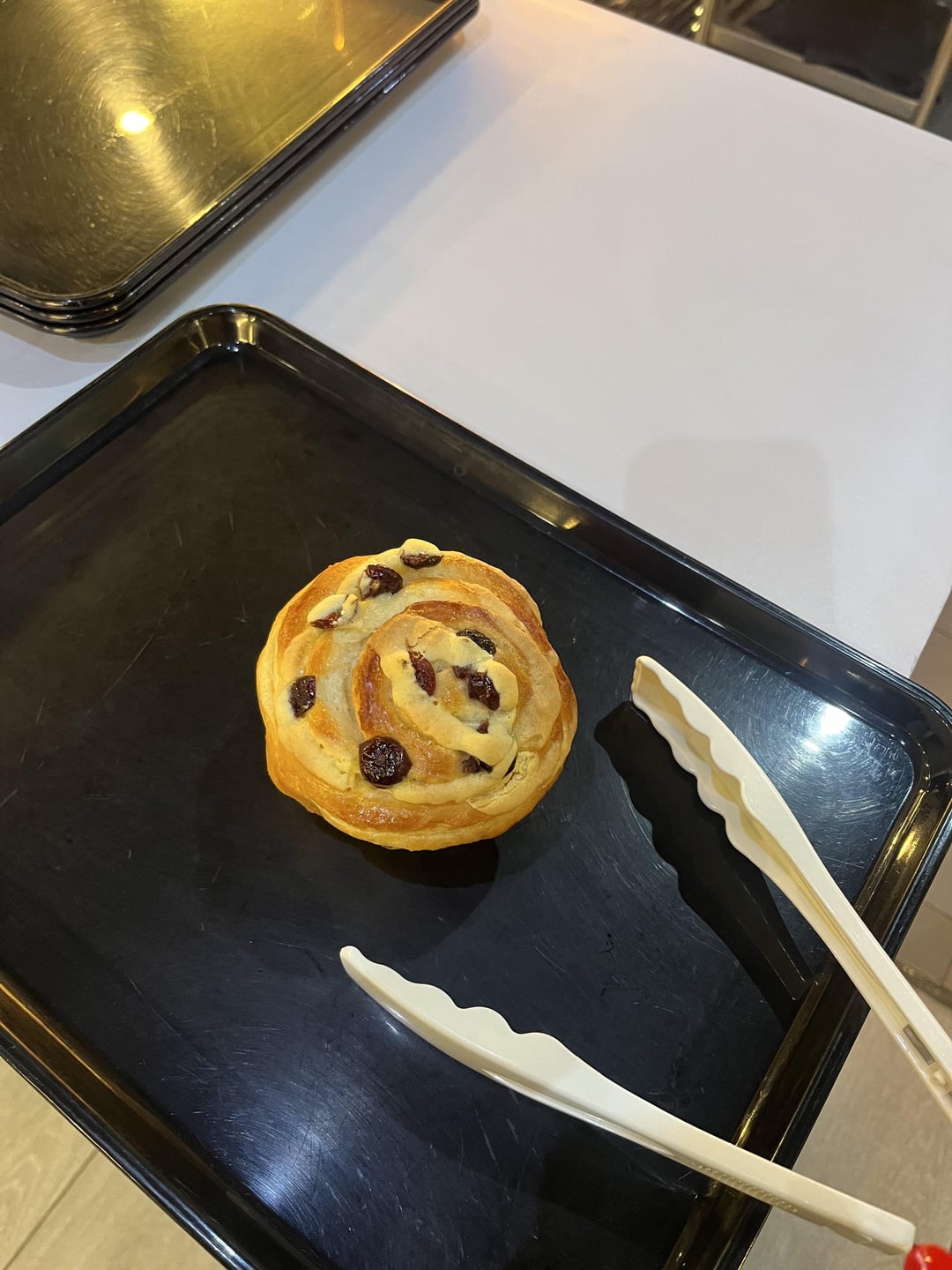 Estimate this cranberry bun? 350 calories? Images for size reference