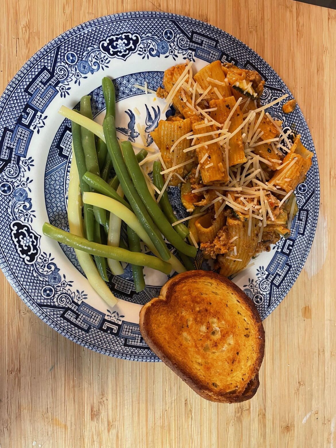 Pork sausage rigatoni. Added green beans and garlic toast. 5/5.