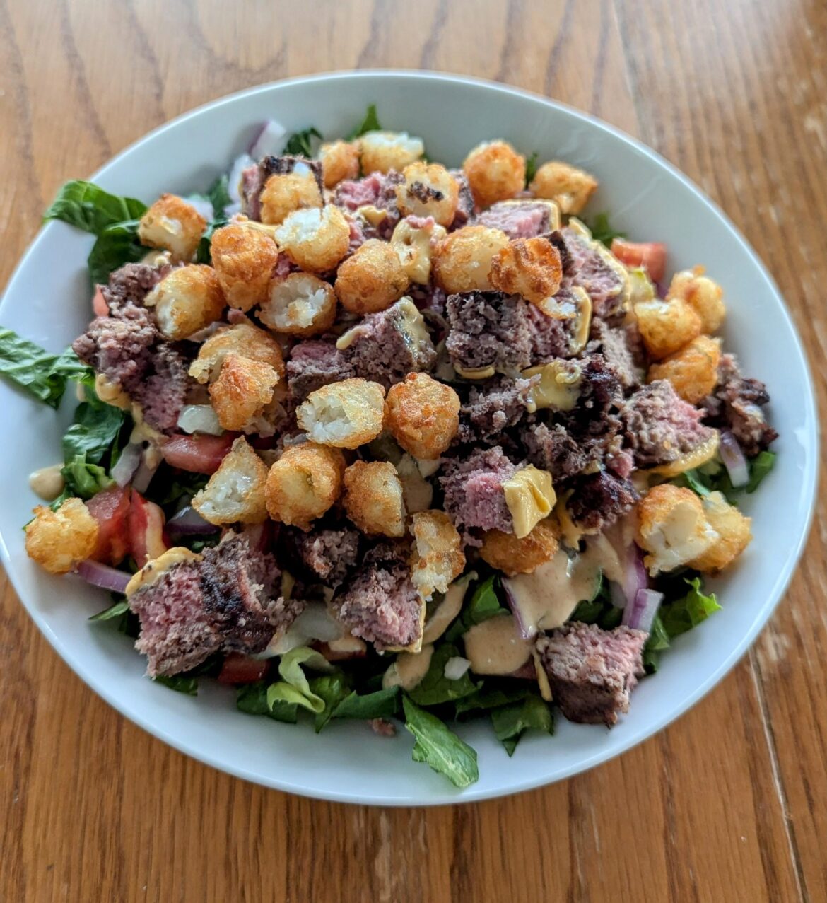 Cheeseburger Salad w/Tots (600cal)