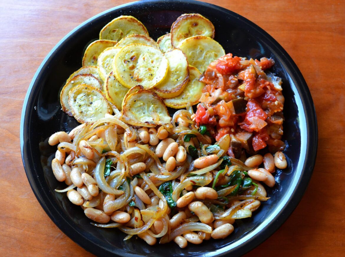 288 cal light dinner: eggplant caponata, pan fried squash, seasoned cannellini beans with onions and spinach