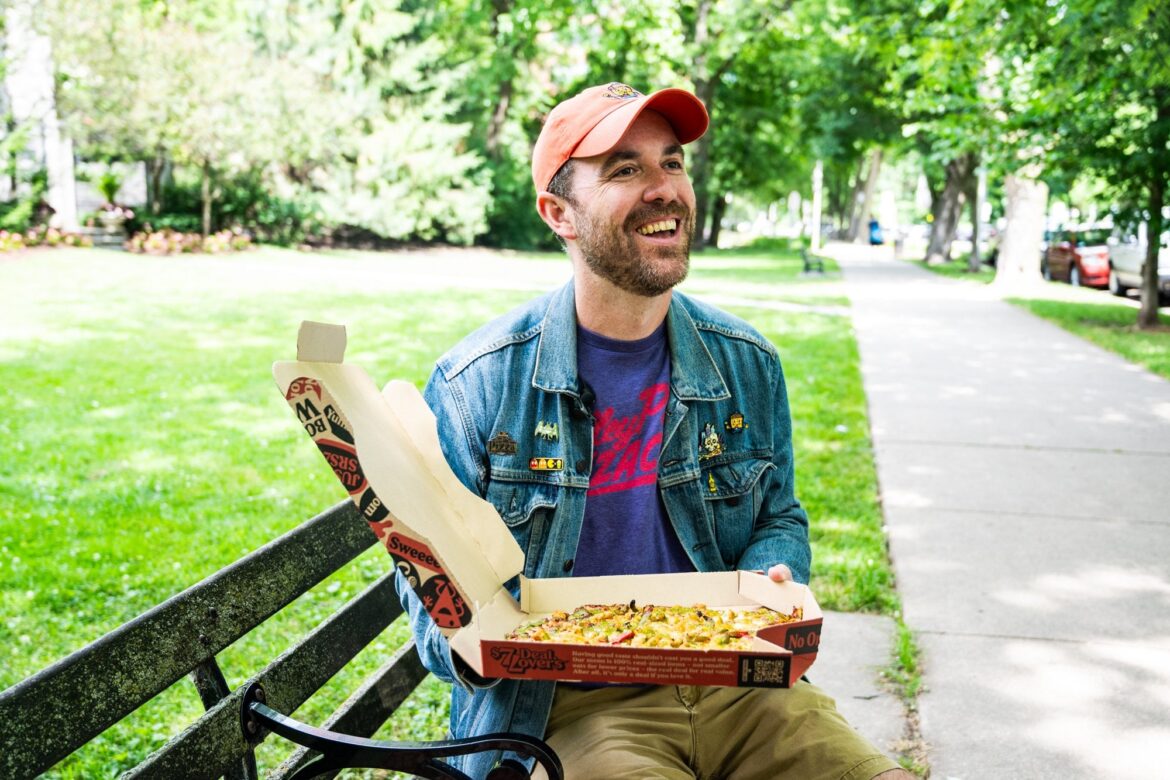 Pizza Hut Is Slinging Chicago Tavern-Style Pies. We Sent A Thin Crust Pro To Try It