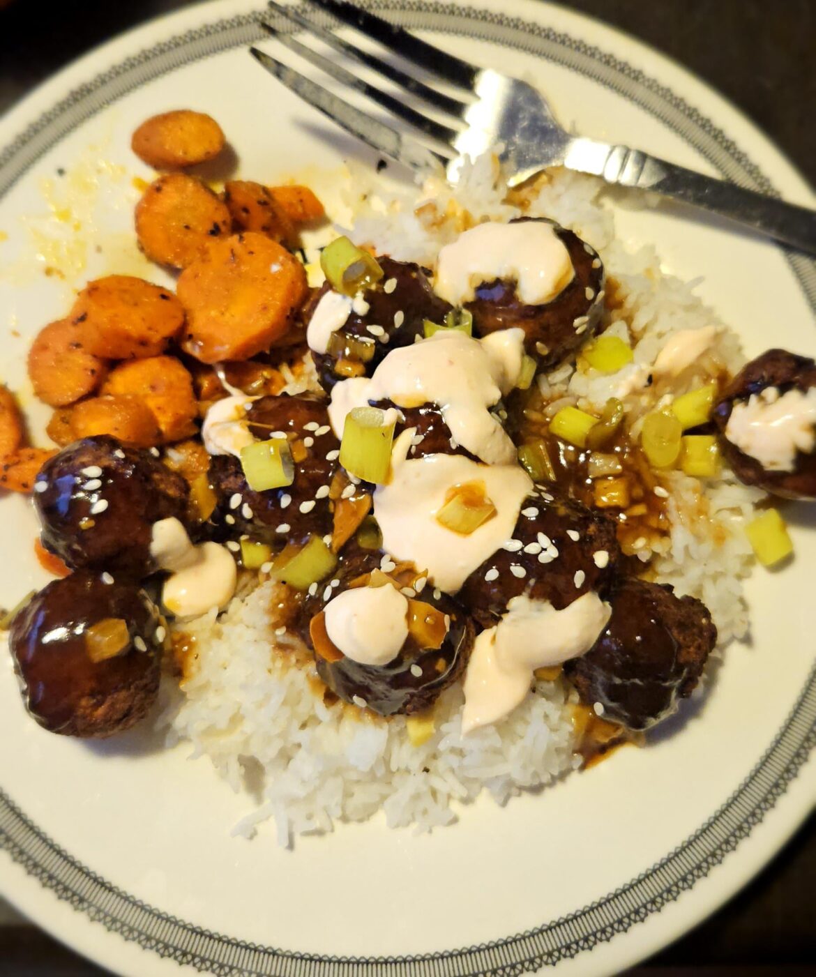 I made Meatballs w/bulgogi sauce and carrots topped with Sriracha sour cream
