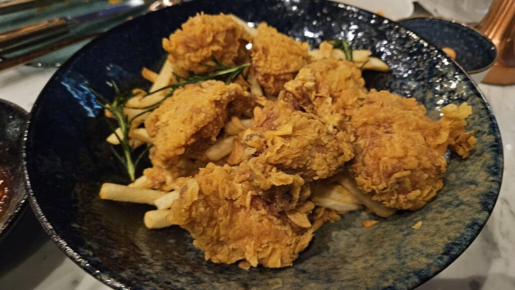 deep fried chicken dish at mariposa, fairmont ambassador seoul