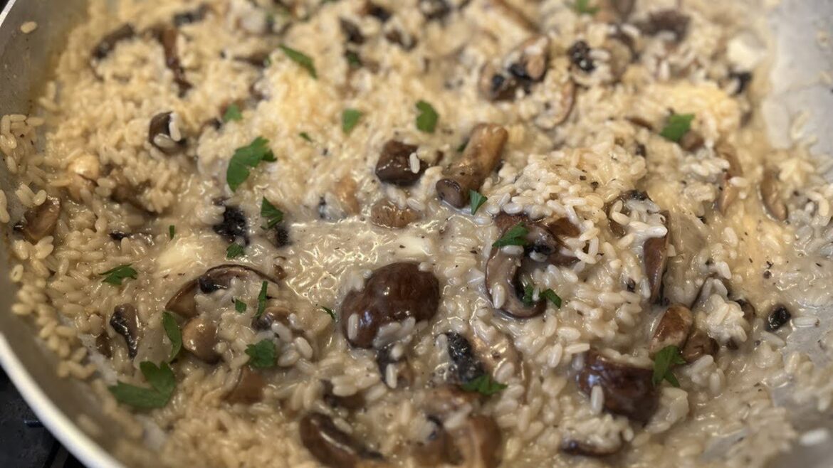 RISOTTO CON I FUNGHI di Betty e Marco – Ricetta facile e veloce RISOTTO CON I FUNGHI di Betty e Marco - Ricetta facile e veloce
