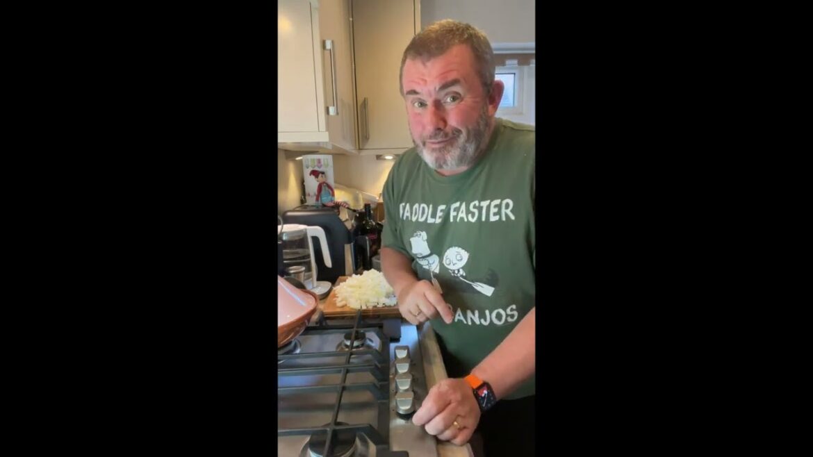 Moroccan Chicken tagine with preserved lemons and olives