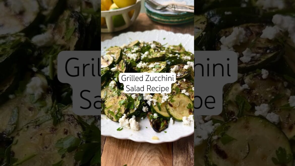 Make this zucchini recipe before summer is over! #zucchinirecipe #zucchini #zucchinirecipes