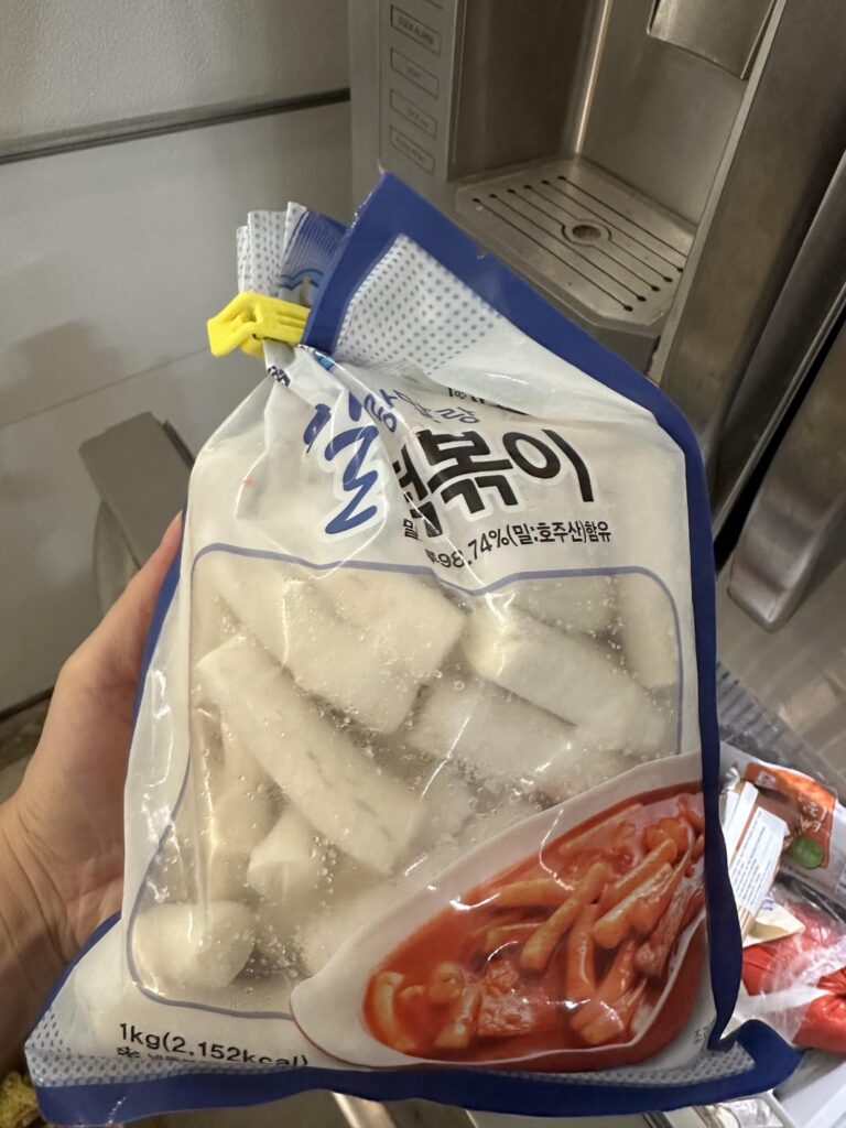 Has anyone tried wheat-flour based tteokbokki??? It’s so good, I’m buying this from now on