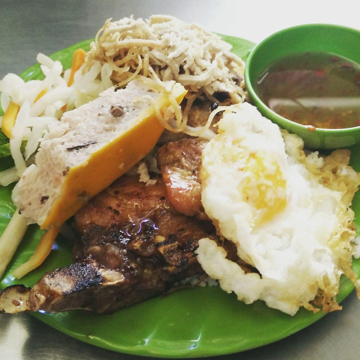 pork chop with fried egg - com tam bi suon