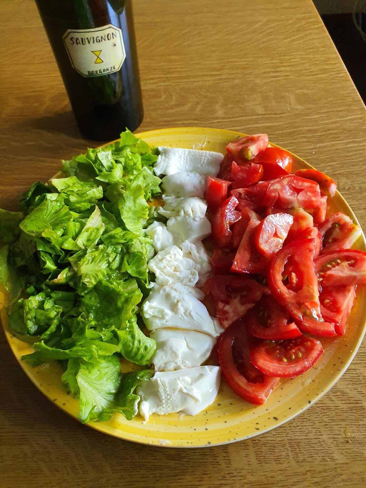 Italian flag..lettuce, stracchino, tomatoes, extra virgin olive oil
