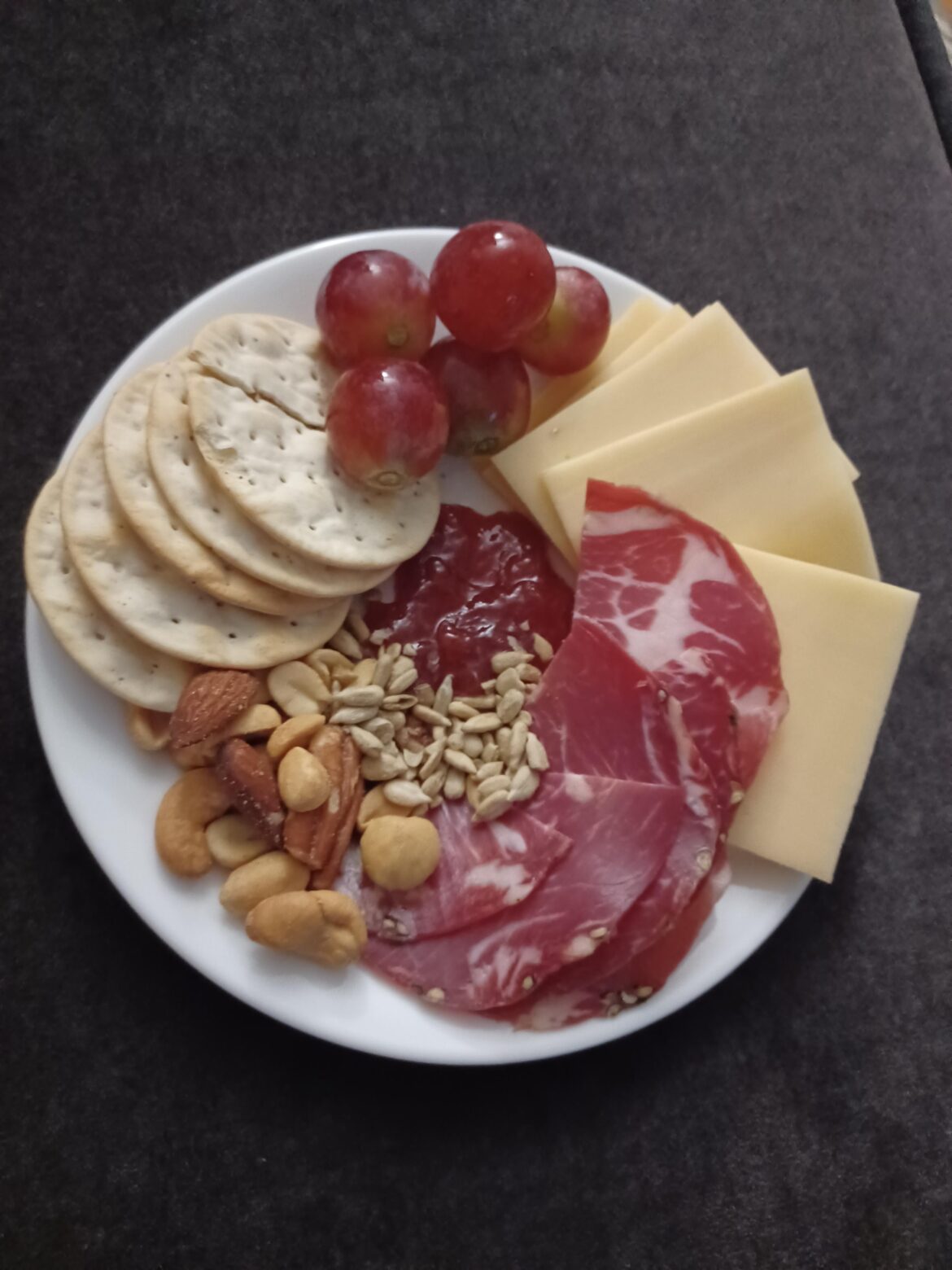 Midnight mini-cuterie