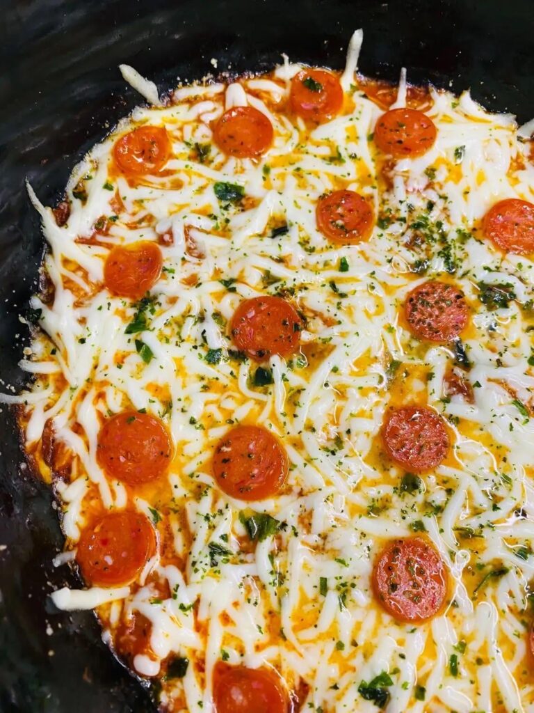 Slow Cooker Pepperoni Pizza Chicken 🍕