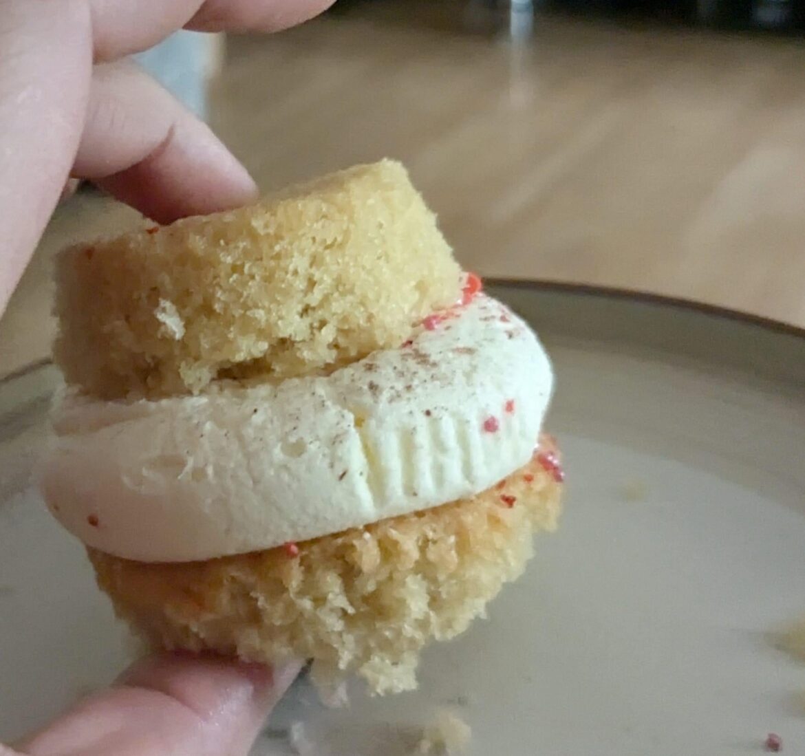 I eat cupcakes by cutting off the bottom and putting it on top. So I don't have to worry about having a bit without icing