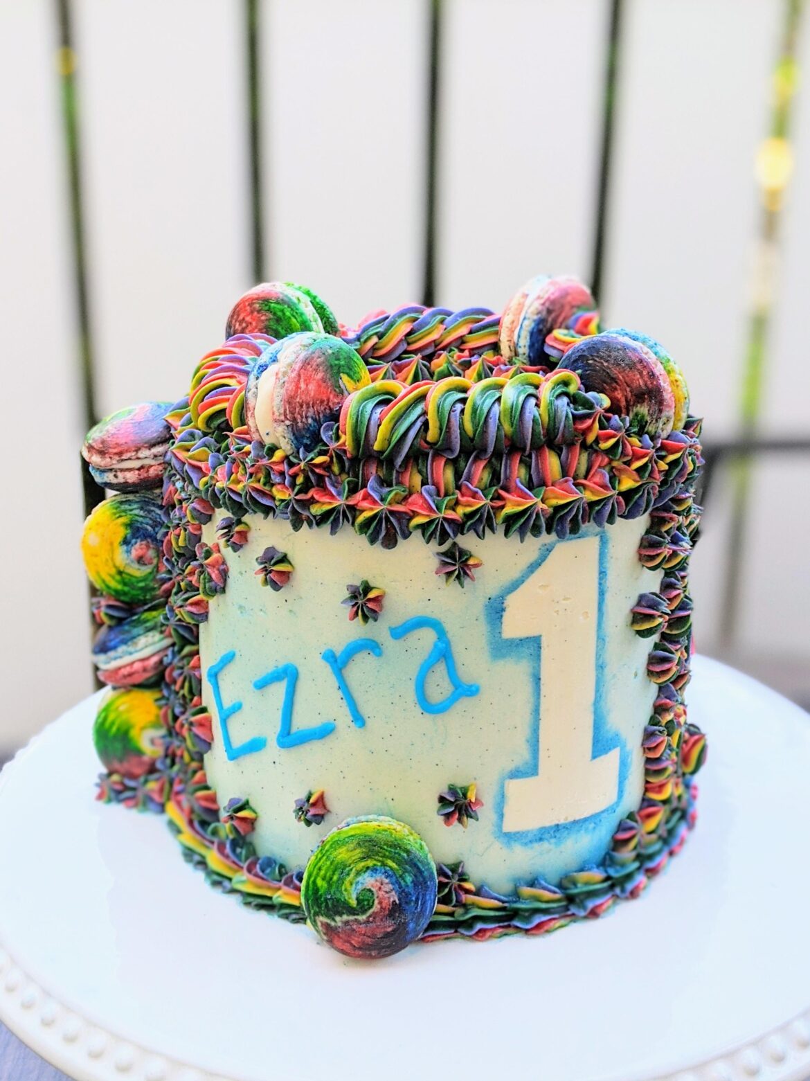 Remember the marshmallow goo everywhere?! It fought me hard but it's now finished and on the cake! White mountain layer cake with marshmallow buttercream.