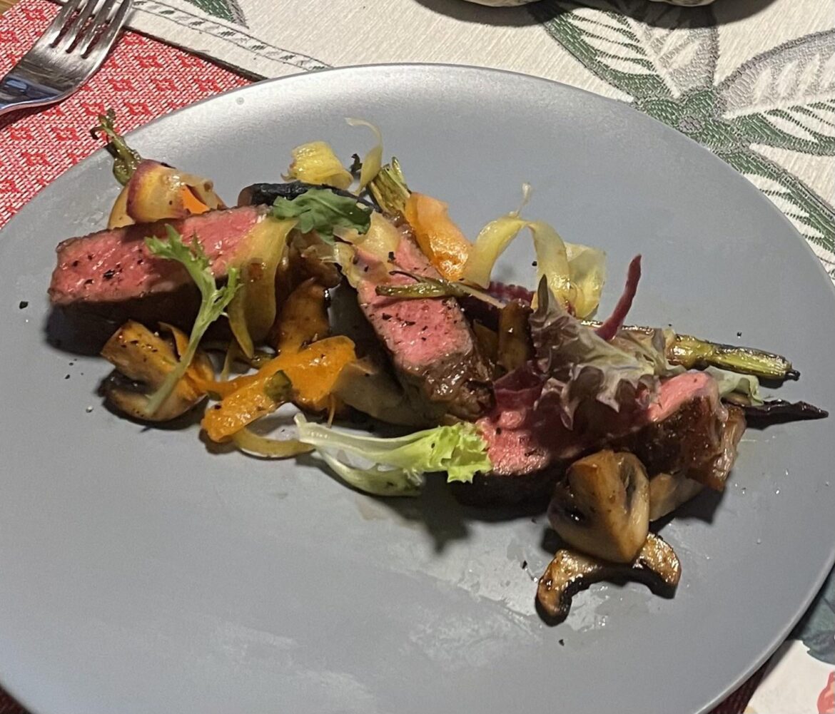 ny strip, carrots, mushrooms