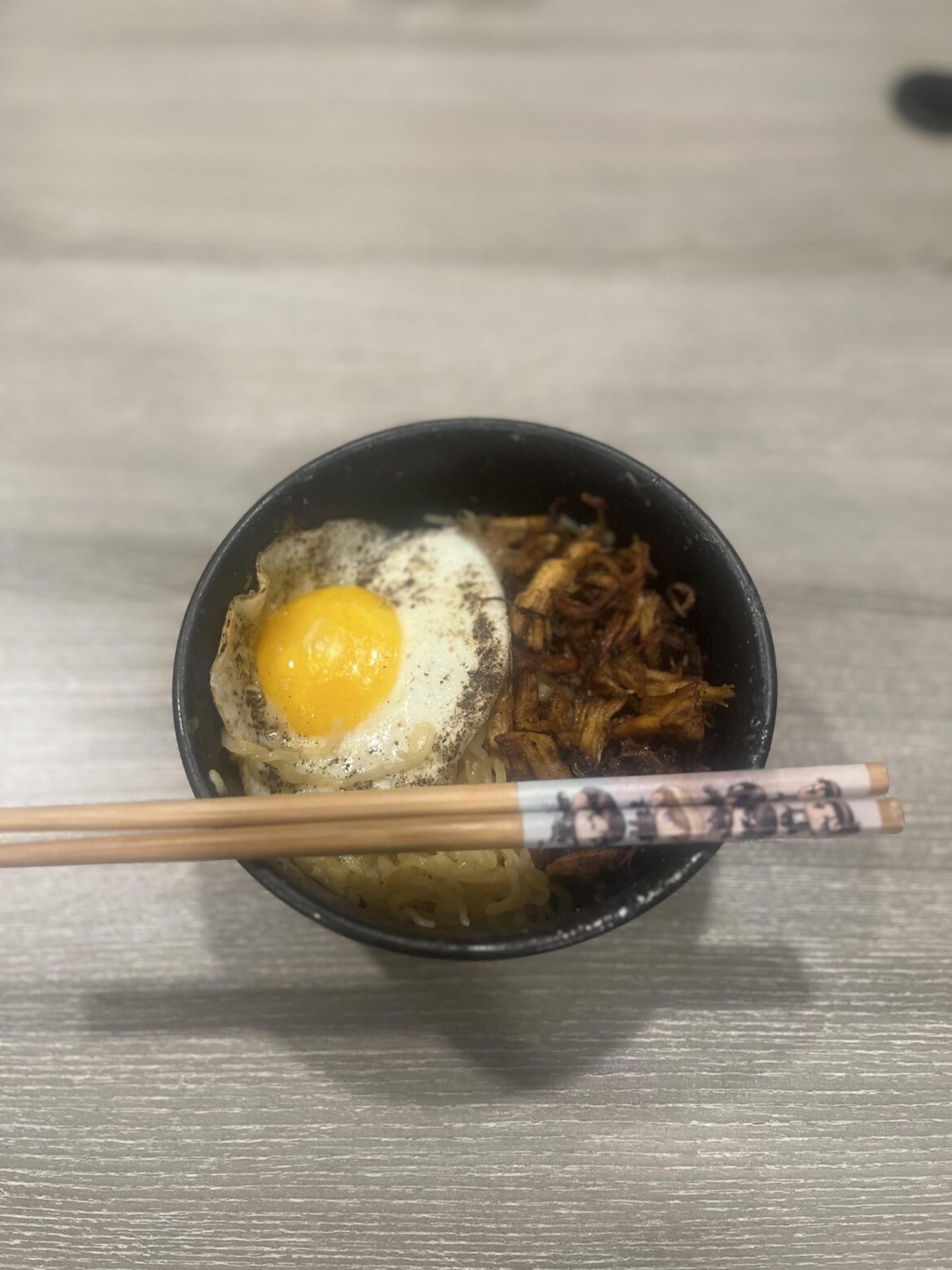 instant ramen with just some chicken and an egg