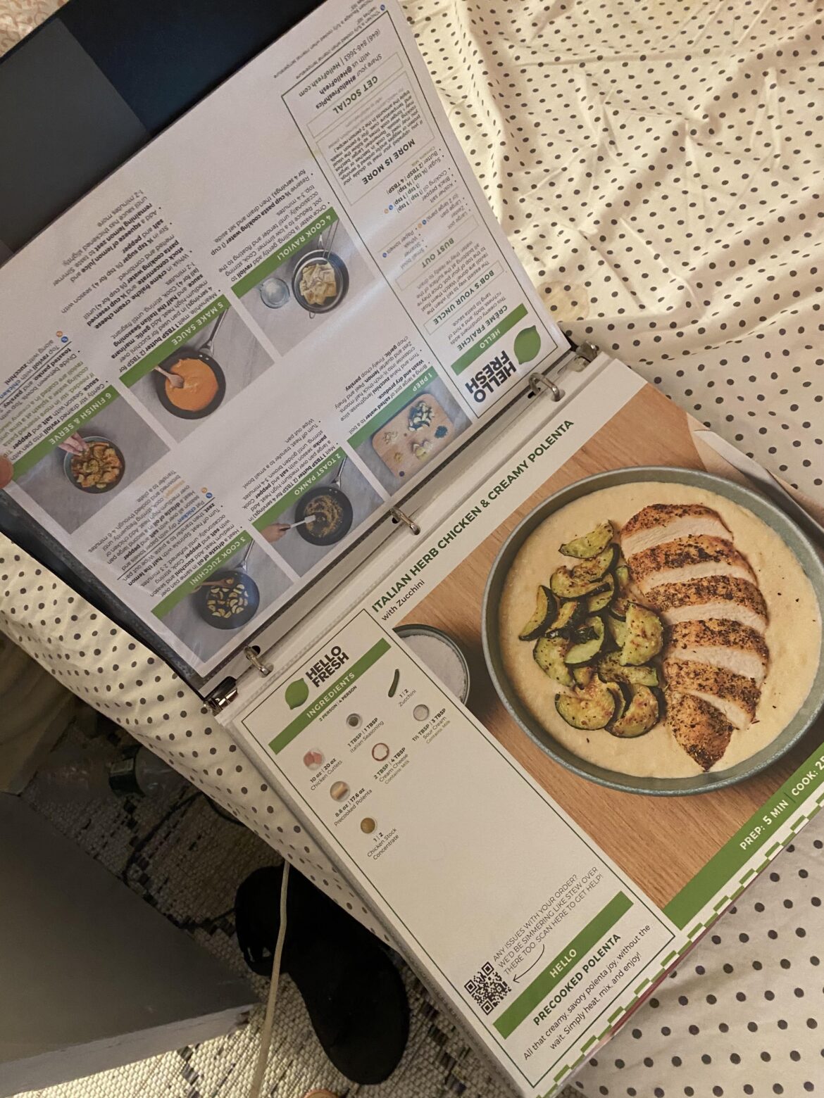 My bf got me a binder and protectors for my HelloFresh recipes ☺️