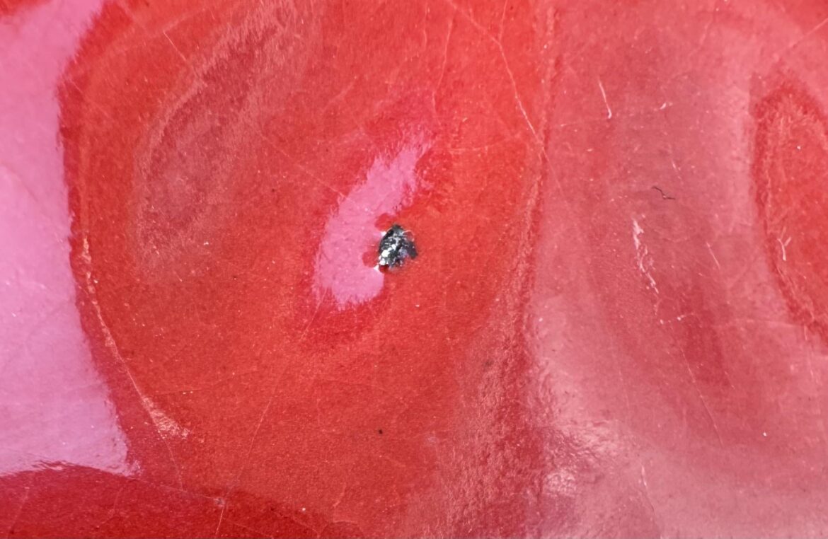 Small hole appeared in the glaze? Small hole appeared in the glaze?