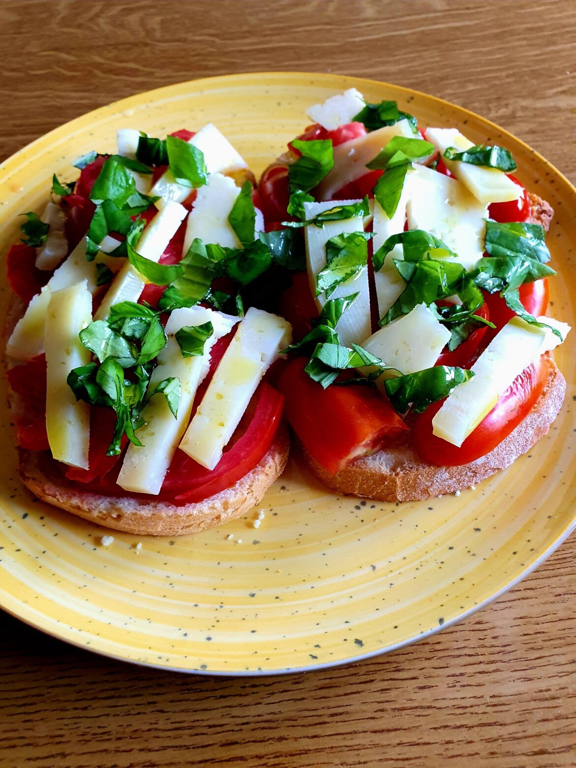 Tricolor bruschetta