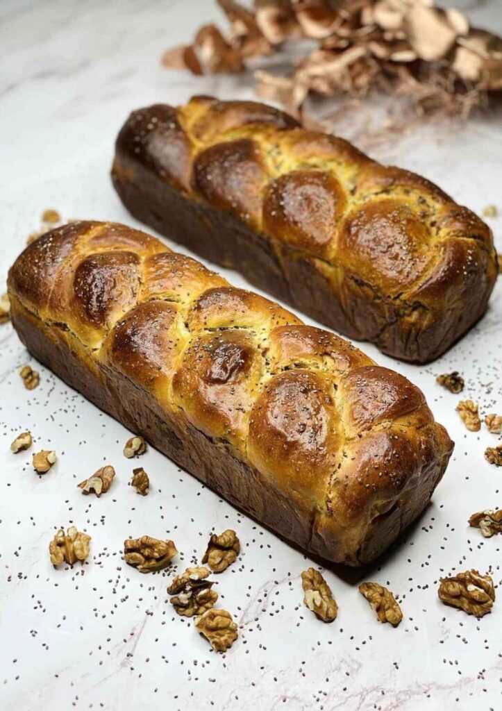 Walnut Roll (Cozonac cu nuca si stafide)