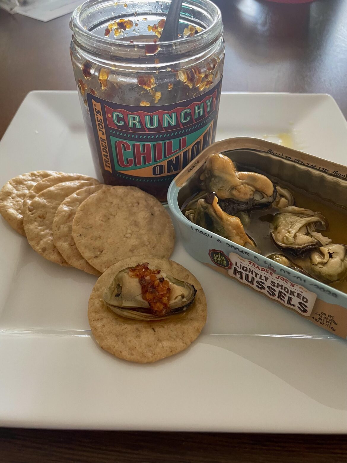 How do mussels taste and what is the texture?